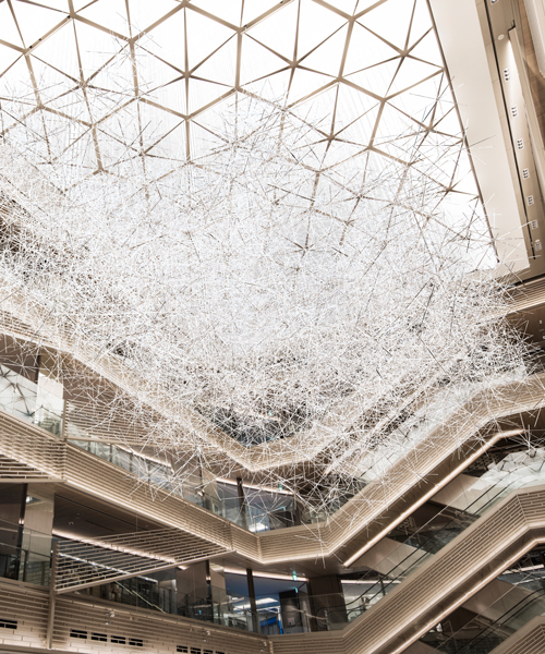 tokujin yoshioka uses 10,000 prism rods to create 'prismatic cloud' in tokyo