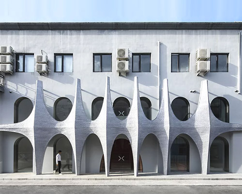 123 architects applies an arched silver façade to photography studio in beijing