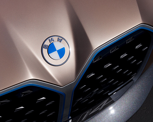BMW unveils new flat, transparent logo on concept i4