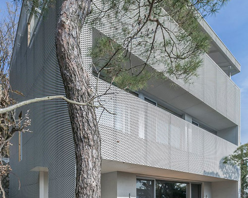 bcho architects associates clads house in seoul in a sheer metal screen