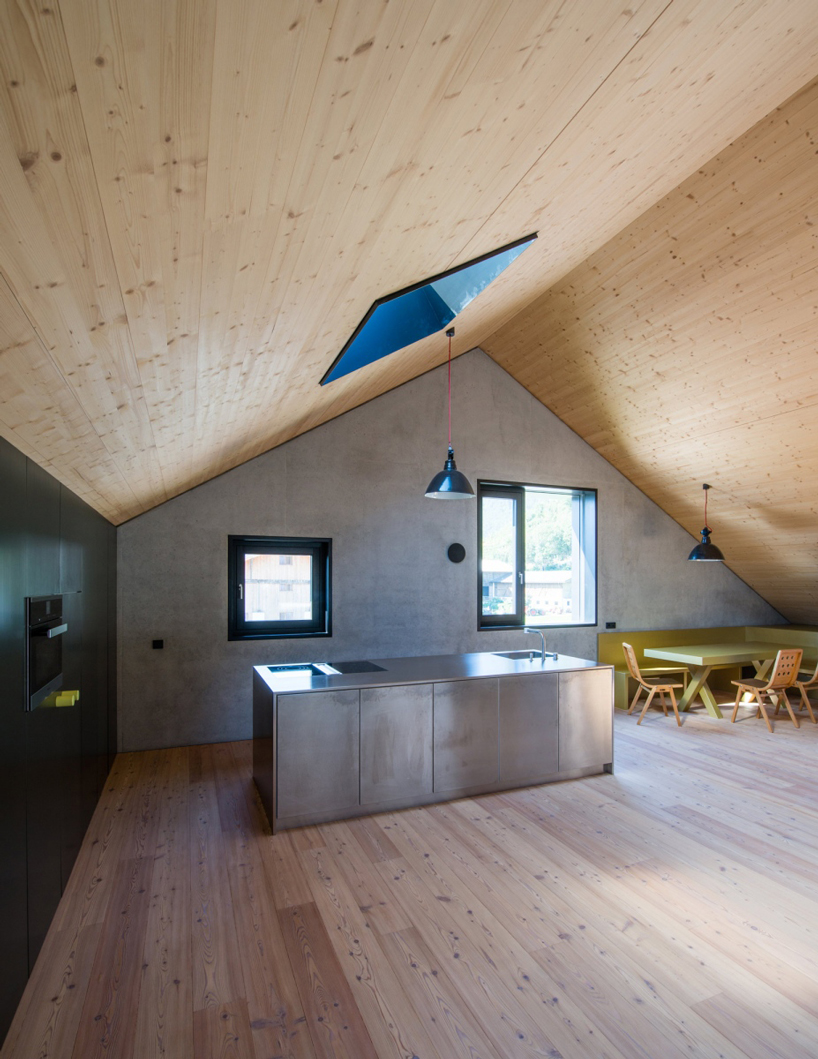 bergmeisterwolf architekten tops house with roof resembling the mountains of northern italy