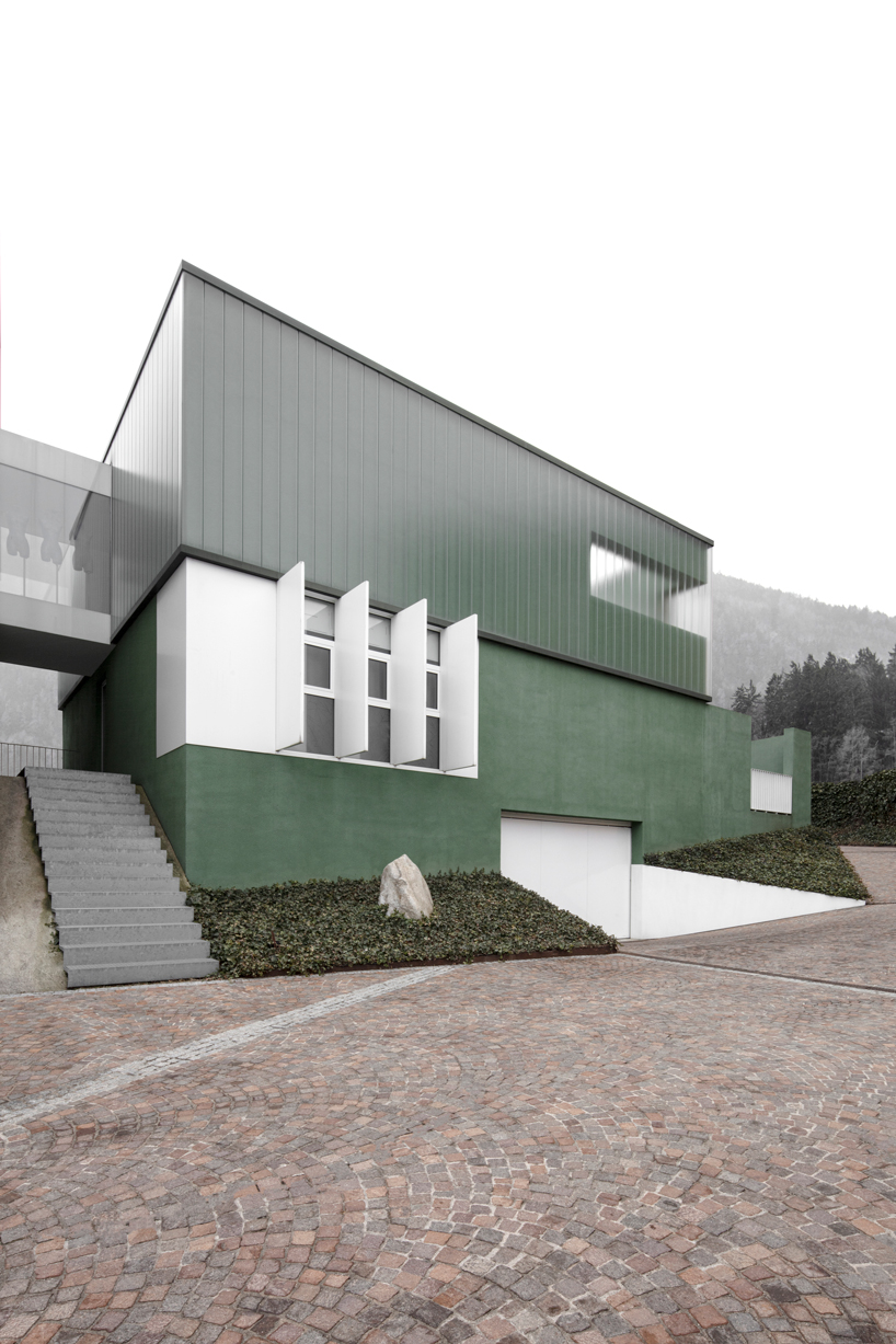 recycled green glass panels encase this italian villa by bergmeisterwolf 