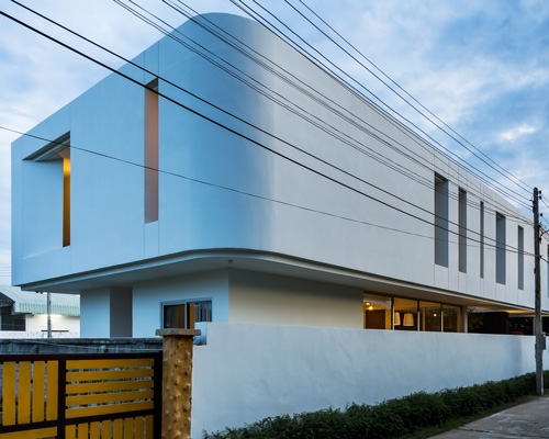 b l a n k s t u d i o designs house in thailand as monolithic curved volume