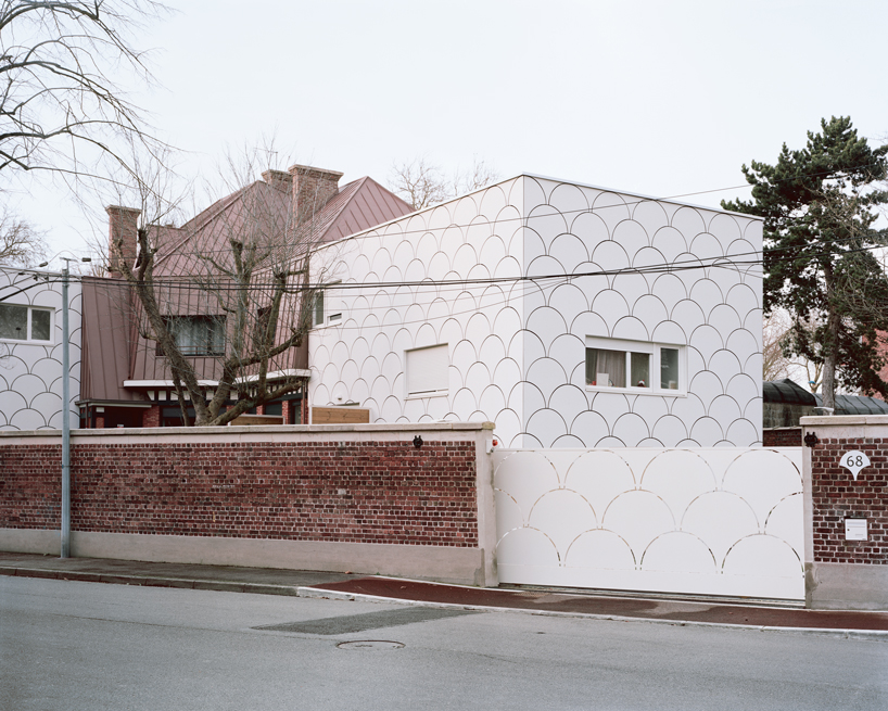 d'houndt + bajart extends an 'eccentric' french villa into eight social housing units