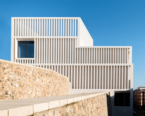 clad in white pillars, emilio tuñón's museum of contemporary art opens in cáceres, spain