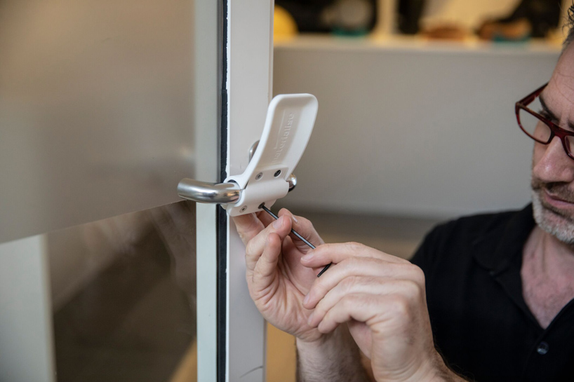 Påhængsmotor Observere idiom slow spread of coronavirus by 3D printing a hands-free door handle