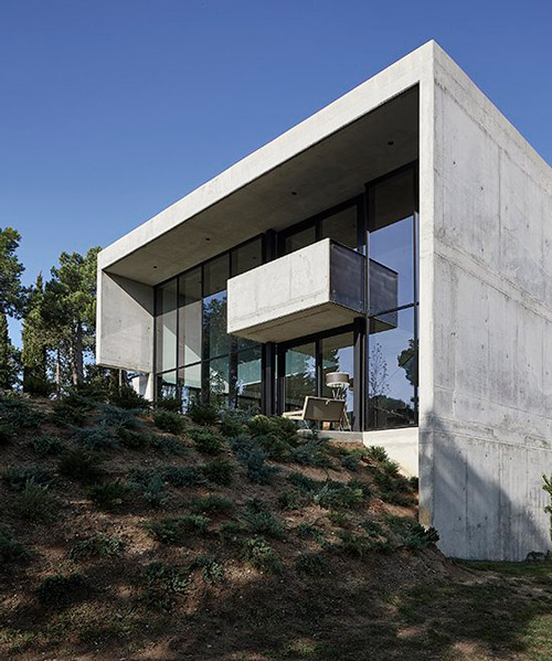 rob dubois articulates barcelona residence in heavy concrete and glass