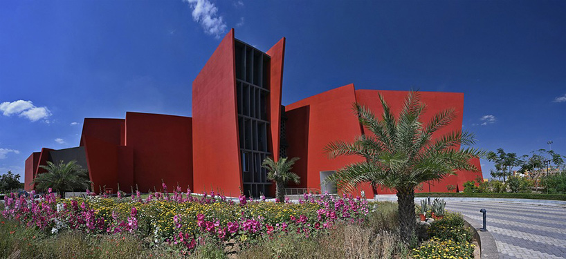 sanjay puri shades school campus in northern india with a network of angled red walls