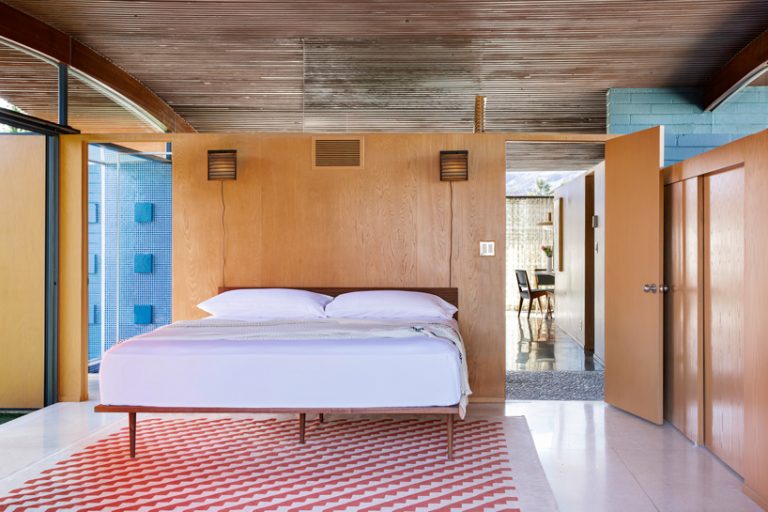 stayner architects restores midcentury 'wave' house in palm desert, california