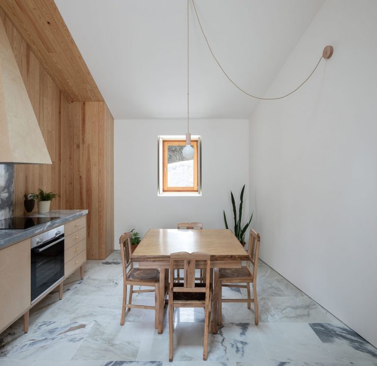 'ti clara' farmhouse sees a minimalist revitalization by espaço P2 ...