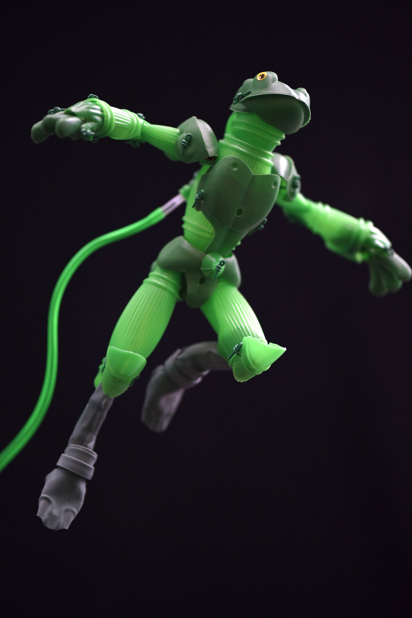 tomohiro yasui builds posable action figures out of everyday items