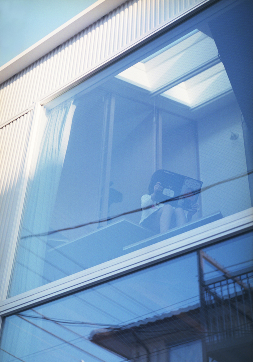 suzuko yamada architects' waseda house is a tall, narrow family dwelling in tokyo