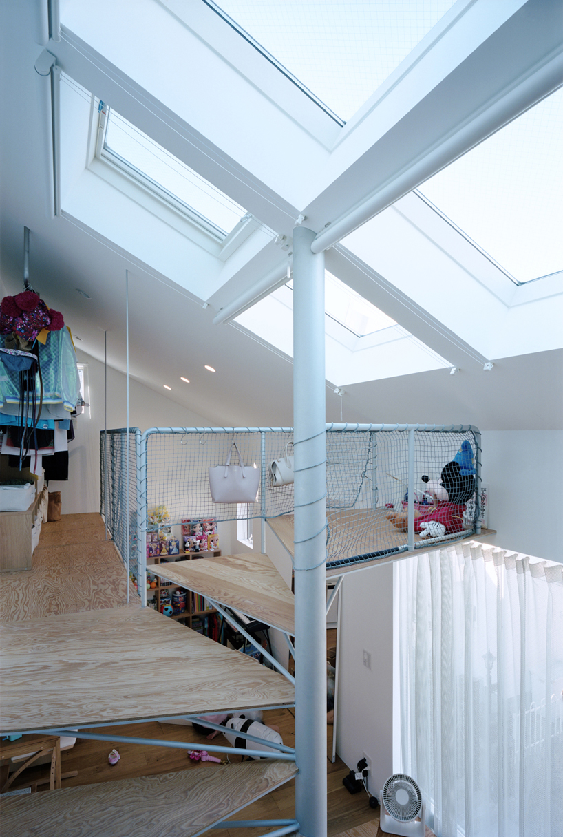 suzuko yamada architects' waseda house is a tall, narrow family dwelling in tokyo