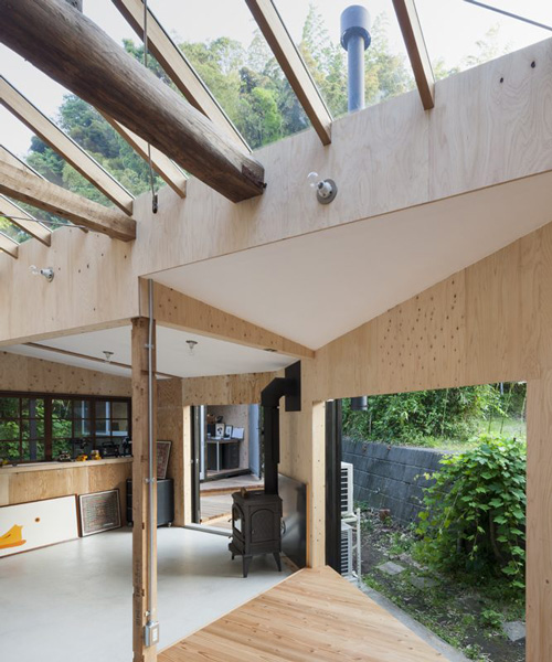 atelier ryo abe renovates japanese wooden shed into house & atelier open to its surroundings