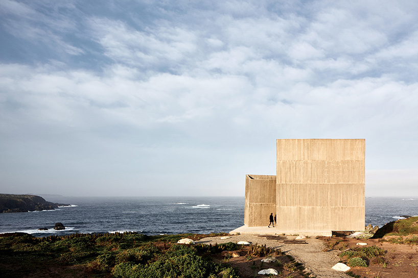 alejandro aravena's casa ochoquebradas photographed by cristóbal palma