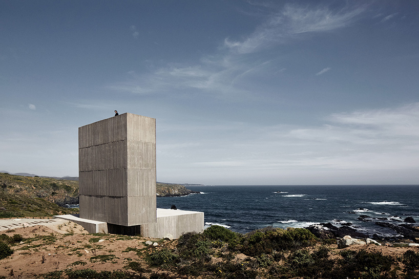 alejandro aravena's casa ochoquebradas photographed by cristóbal palma