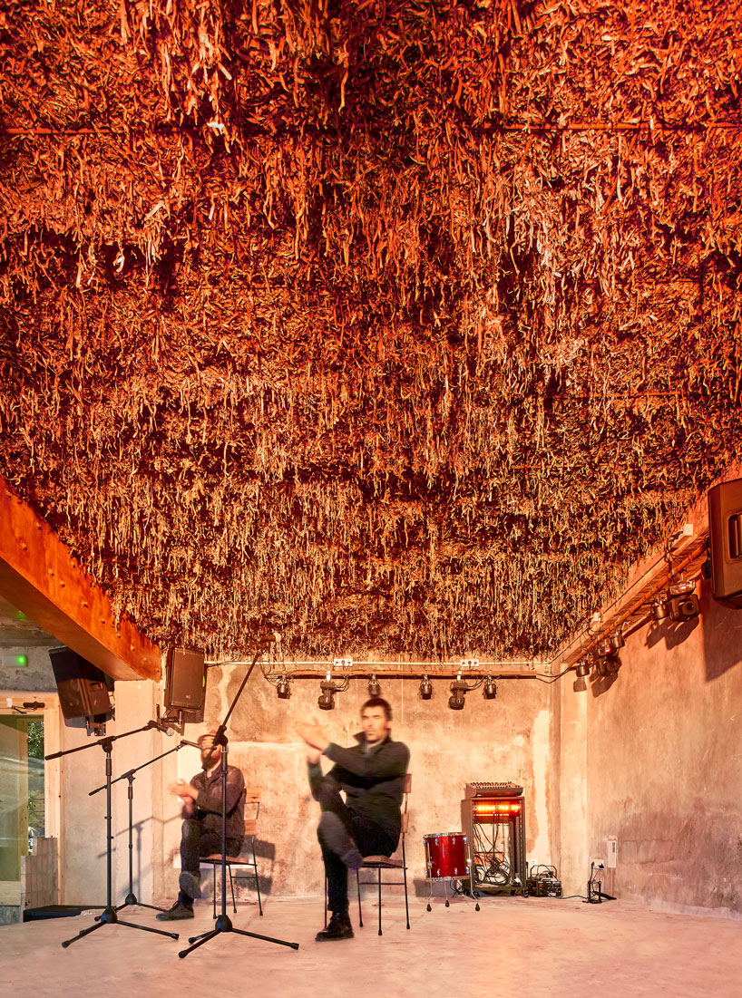 aulets arquitectes + carles oliver weave a new music venue into an old café in mallorca designboom