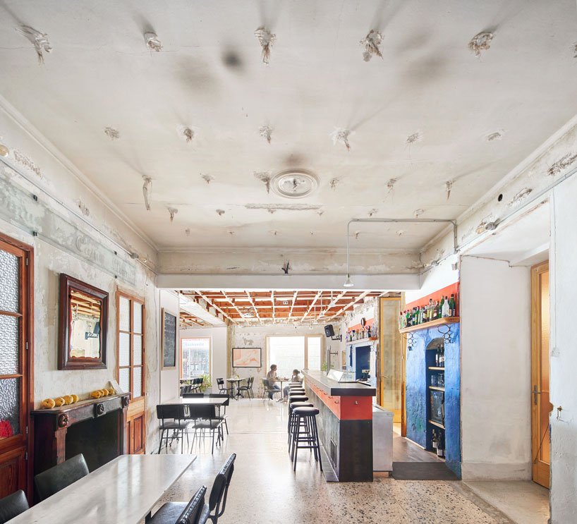 aulets arquitectes + carles oliver weave a new music venue into an old café in mallorca designboom