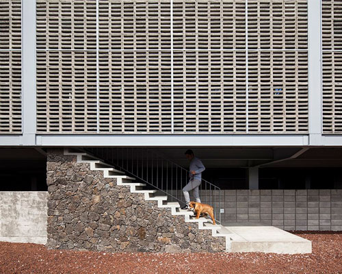 a concrete lattice clads a modular office in mexico designed by morari arquitectura + JAA