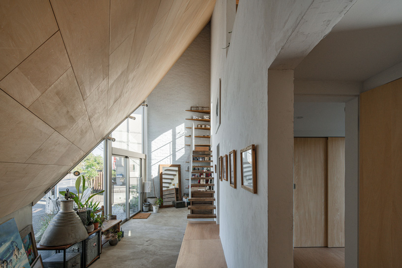 DOG completes 8.5 house in japan with steep sloping roof and diagonal exhibition wall