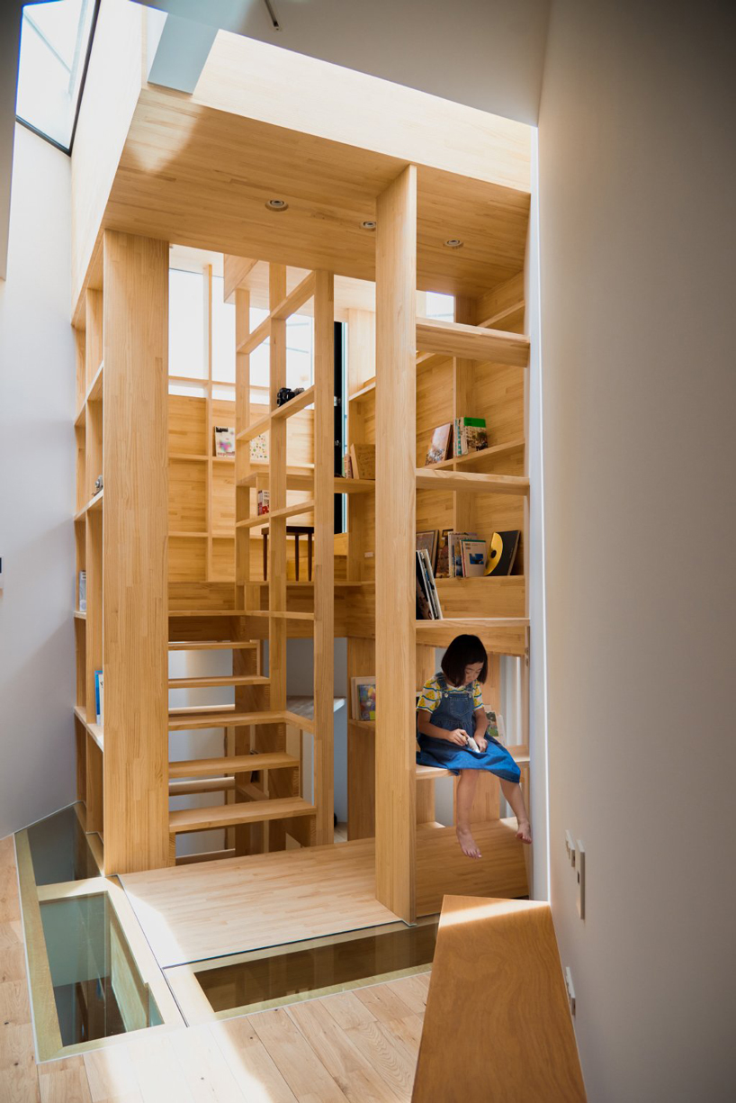 fujiwaramuro architects' narrow house in tezukayama, japan, is built around a 'shelf-staircase'