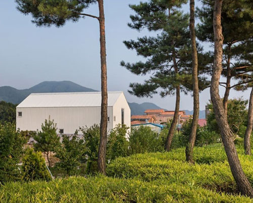 HUSO + partners creates a simple house for relaxed rural life in south korea