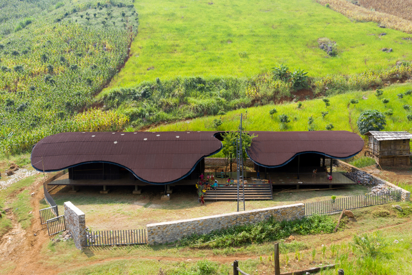 a soft, undulating roof defines 'bó mon' preschool in vietnam by kientruc o