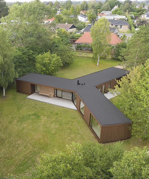 marshall blecher & jan henrik jansen arkitekter complete three-legged villa in denmark