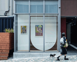 mtka uses U-shaped rotating door to divide this 28 sqm art gallery in tokyo