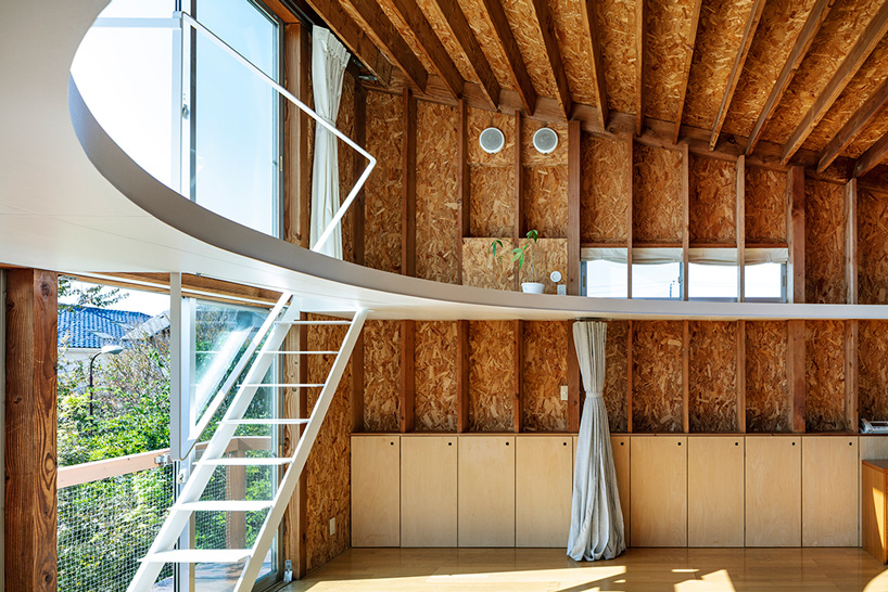 mtka adds inhabitable elliptical void below the roof of this house in tokyo