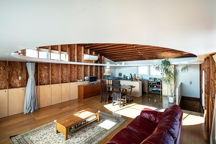 mtka adds inhabitable elliptical void below the roof of this house in tokyo