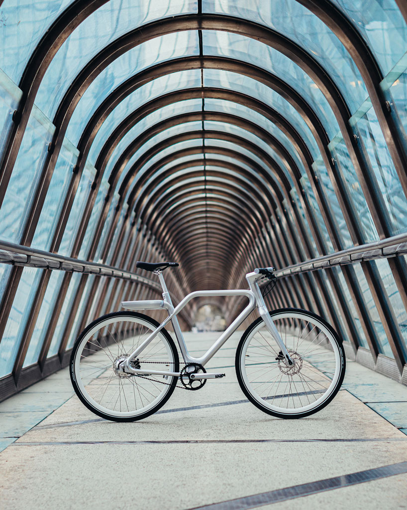 ora ito designs the lightweight angell bike featuring handlebar touchscreen