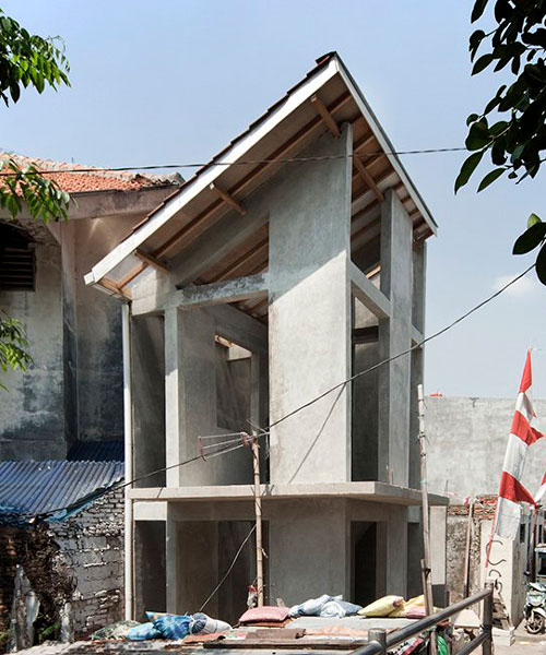 a 60cm void brings natural light and ventilation to an informal settlement in jakarta