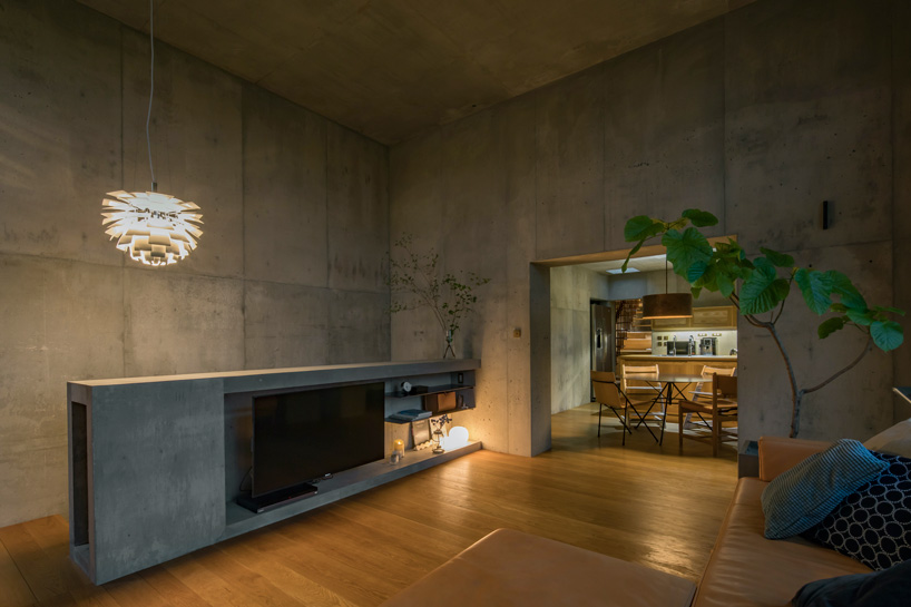 sagamine house by tomoaki uno architects is an exposed concrete dwelling in japan