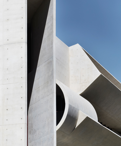 with 'indigo slam', smart design studio sculpts concrete geometries in sydney