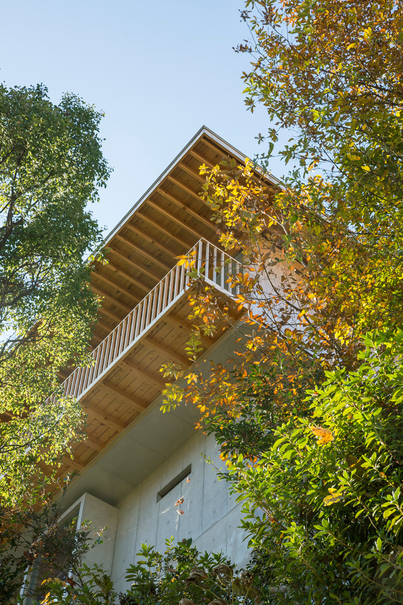 tomoaki uno architects places concrete + wood residence on steep slope in japan