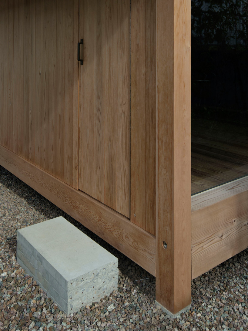 tomoaki uno architects completes wooden house in japan with blind street façade