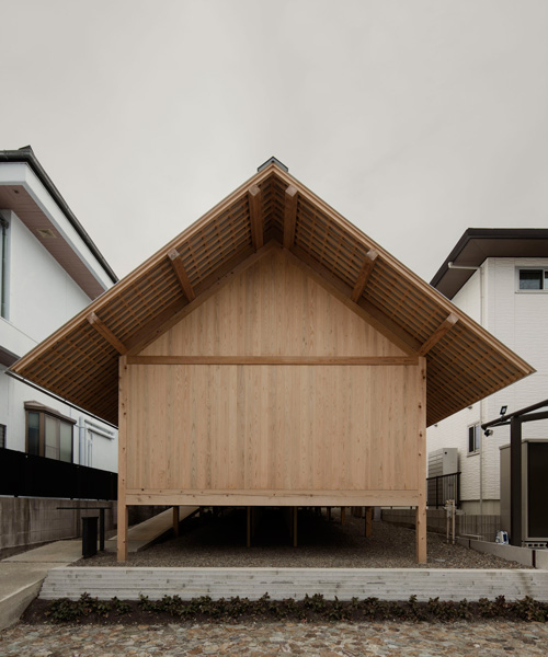 tomoaki uno architects completes wooden house in japan with blind street façade