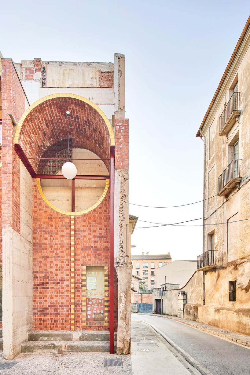 unparelld'arquitectes adds inhabitable brick façade to party wall in olot, spain