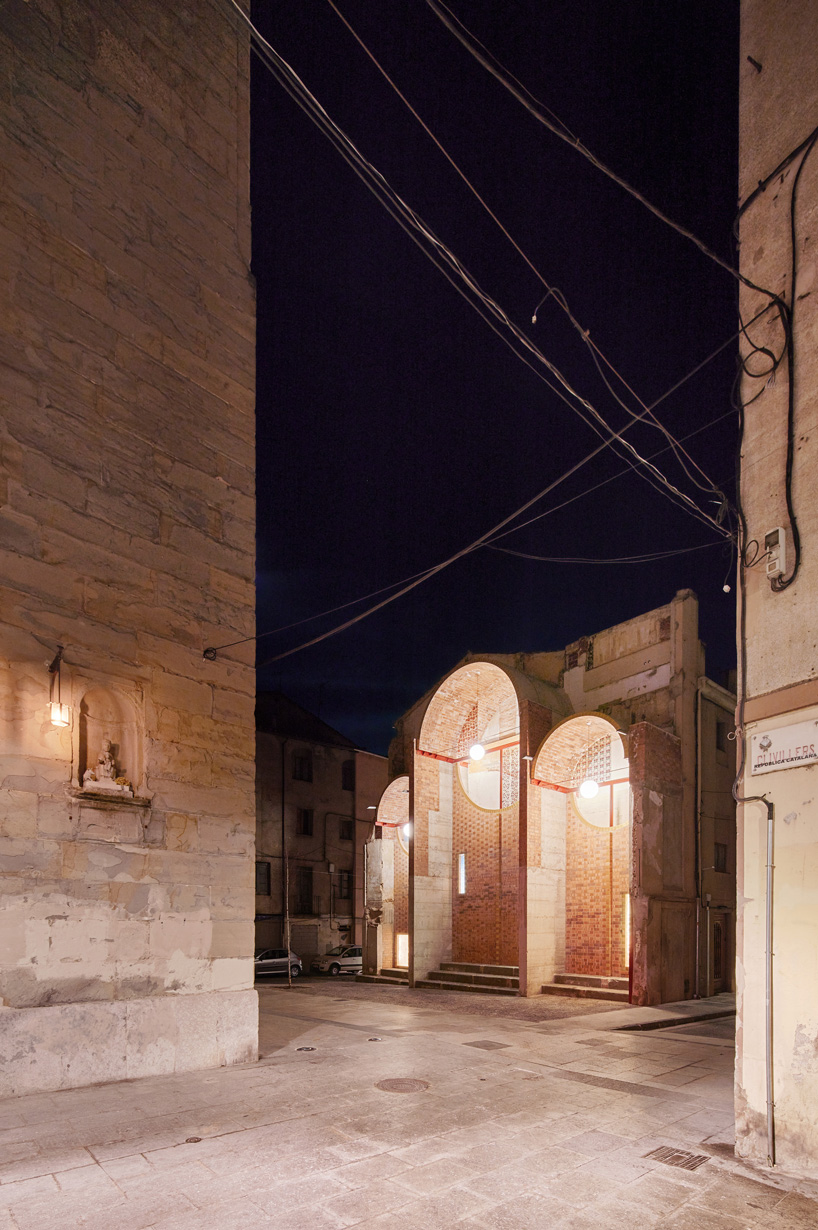 unparelld'arquitectes adds inhabitable brick façade to party wall in olot, spain