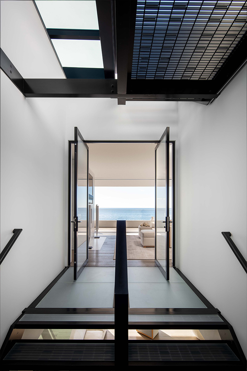 SPF:architects renovates malibu beach house to maximize light and ocean views