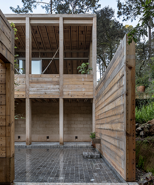 taller héctor barroso builds 'house in avandaro' with minimal mud brick