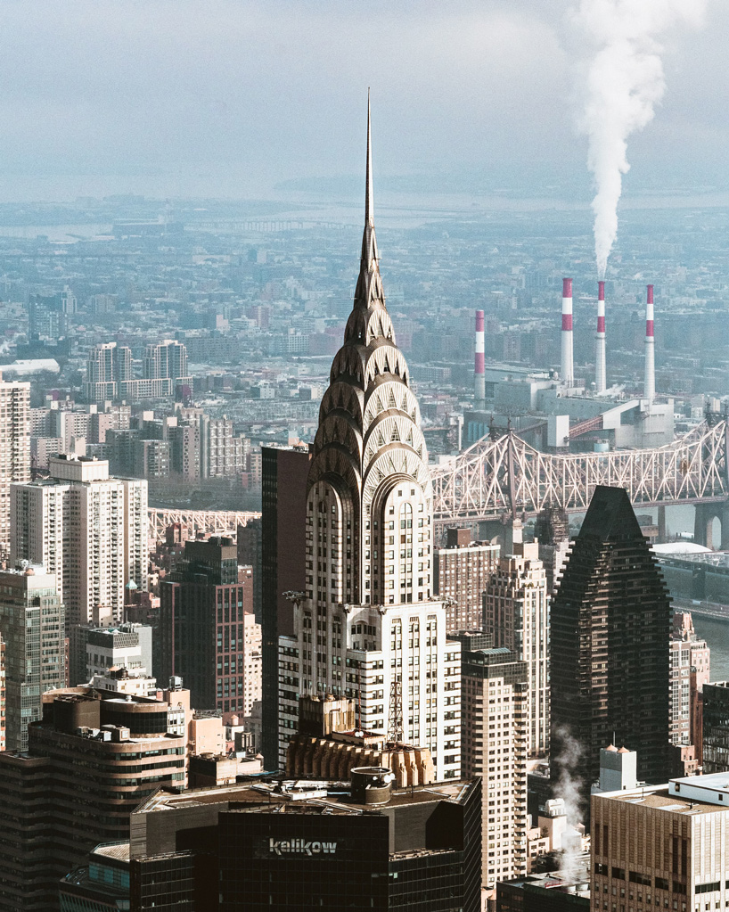 new york skyscraper with viewing platform and glass panels