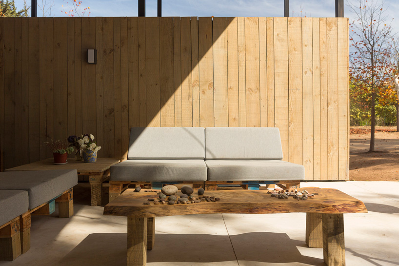 constanza domínguez + plannea arquitectura convert shipping containers into house in chile