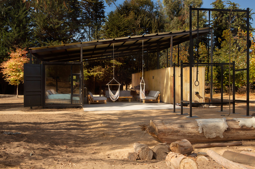 constanza domínguez + plannea arquitectura convert shipping containers into house in chile