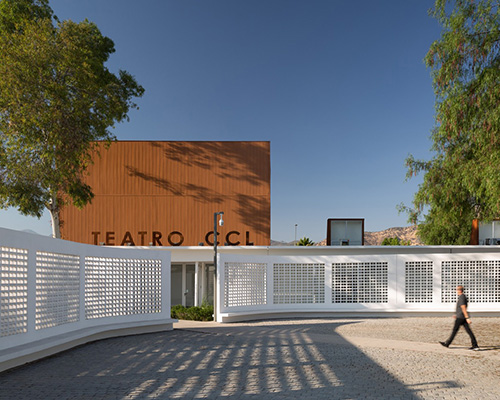 eMA + KMAA arquitectos build cultural center with spacious courtyard in chile