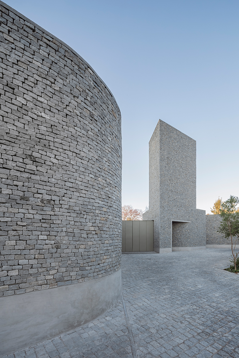 estudio macías peredo sculpts fortress-like 'privada lomas del valle'