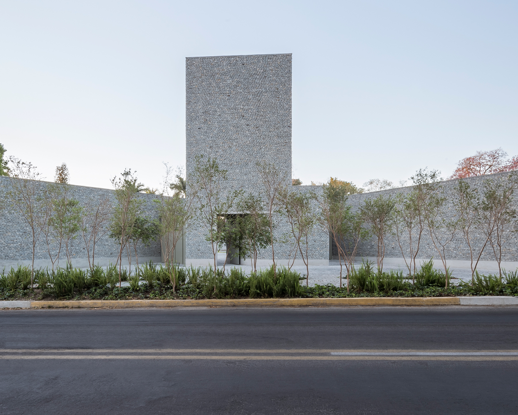 estudio-macias-peredo-privada-lomas-del-valle-designboom-W