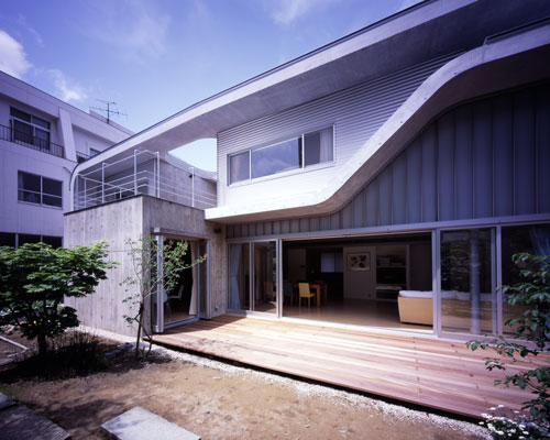 F.A.D.S renovates the 'continuous plate house' in japan using spruce CLT panels