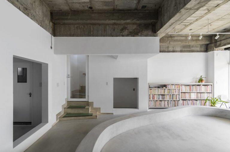 hiroshi kinoshita and associates builds concrete house with a small